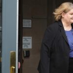 Người nhập cư bất hợp pháp được thẩm phán Milwaukee giúp trốn bắt giữ đã bị trục xuất 37 Người nhập cư bất hợp pháp được thẩm phán Milwaukee giúp trốn bắt giữ đã bị trục xuất