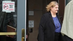 Người nhập cư bất hợp pháp được thẩm phán Milwaukee giúp trốn bắt giữ đã bị trục xuất 8 Người nhập cư bất hợp pháp được thẩm phán Milwaukee giúp trốn bắt giữ đã bị trục xuất