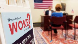 Giáo sư lo ngại về sự thiếu hiểu biết sâu sắc về các văn bản lập hiến của Hoa Kỳ 12 Giáo sư lo ngại về sự thiếu hiểu biết sâu sắc về các văn bản lập hiến của Hoa Kỳ