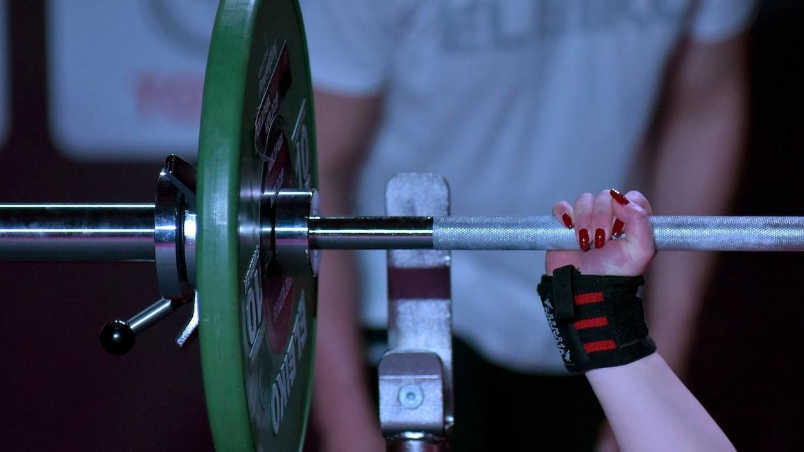 Vận động viên chuyển giới thắng giải, bị tước danh hiệu vô địch 1 womens power lifting