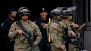 Thẩm phán San Francisco yêu cầu Tổng Thống Trump chấm dứt việc triển khai Vệ binh Quốc gia tại LA 12 Thẩm phán San Francisco yêu cầu Tổng Thống Trump chấm dứt việc triển khai Vệ binh Quốc gia tại LA