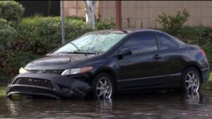 Mưa lớn gây ngập lụt tại Menlo Park