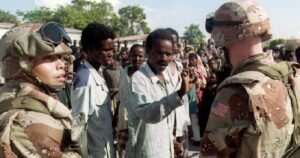 12-09-1992: Lính Thủy quân Lục chiến Mỹ tấn công Mogadishu, Somalia