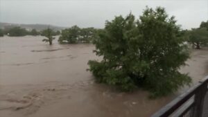 Cuộc gọi 911 từ Quận Kerr bị lũ lụt tàn phá ở Texas đã được công bố: 'Bi thương' 3 Cuộc gọi 911 từ Quận Kerr bị lũ lụt tàn phá ở Texas đã được công bố: ‘Bi thương’