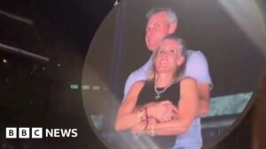 Nữ Giám đốc Điều hành trong clip Coldplay gây sốt chia sẻ về quấy rối, đe dọa và việc tìm việc