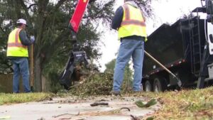 Cư Dân Vùng Tây Bắc Quận Harris Vẫn Đang Thu Dọn Hậu Quả Sau Hai Cơn Lốc Xoáy