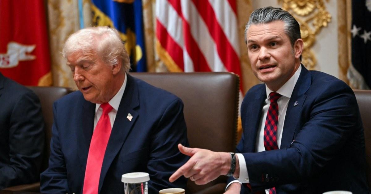 Pete Hegseth nói không thấy người sống sót trong vụ tấn công tàu vì 'sương mù chiến tranh' 1 1764703126632 now brk alba trump hegseth boat cab 251202 1920x1080 pmb6hs