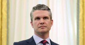 Báo cáo cho thấy Pete Hegseth đã chia sẻ thông tin mật trong cuộc trò chuyện