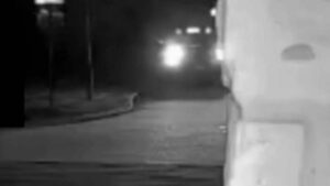 Cảnh báo trộm cắp xe tải ở League City sau khi xe của một người cha bị lấy cắp 32 Cảnh báo trộm cắp xe tải ở League City sau khi xe của một người cha bị lấy cắp