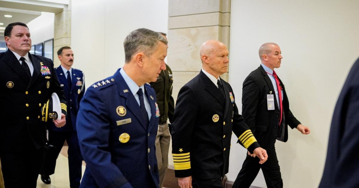 Đô đốc chỉ huy vụ tấn công tàu nghi chở ma túy báo cáo trước Quốc Hội 1 1764869932054 now brk admiral drug boat survivors targets 251204 1920x1080 0su382