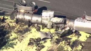 Xe bồn chở lưu huỳnh lật ở Texas, đường SH-35 đóng cửa 24 tiếng 36 Xe bồn chở lưu huỳnh lật ở Texas, đường SH-35 đóng cửa 24 tiếng