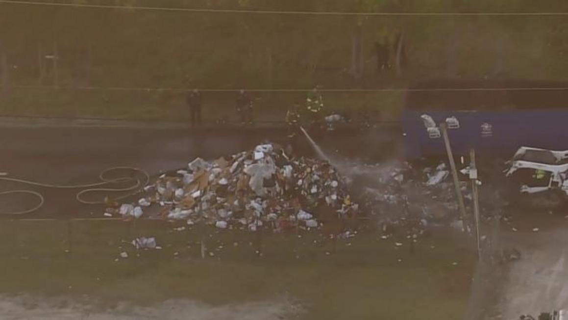 Xe rác bốc cháy, phong tỏa đường cao tốc I-10 tại Houston 1