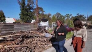 Giám sát liên bang về đổ rác bất hợp pháp bị bác bỏ, cư dân lo lắng 33 Giám sát liên bang về đổ rác bất hợp pháp bị bác bỏ, cư dân lo lắng