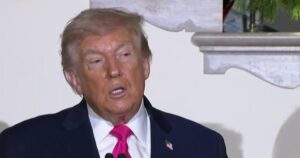 Tổng Thống Donald Trump bình luận về các vụ xả súng tại Brown University và Bondi Beach 34 Tổng Thống Donald Trump bình luận về các vụ xả súng tại Brown University và Bondi Beach