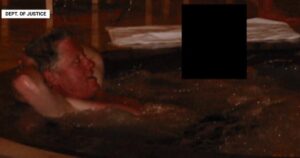 Nghị Sĩ đặt câu hỏi về các chỉnh sửa trong hồ sơ Epstein