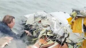 Người sống sót sau vụ rơi máy bay năm xưa cứu người ở Vịnh America