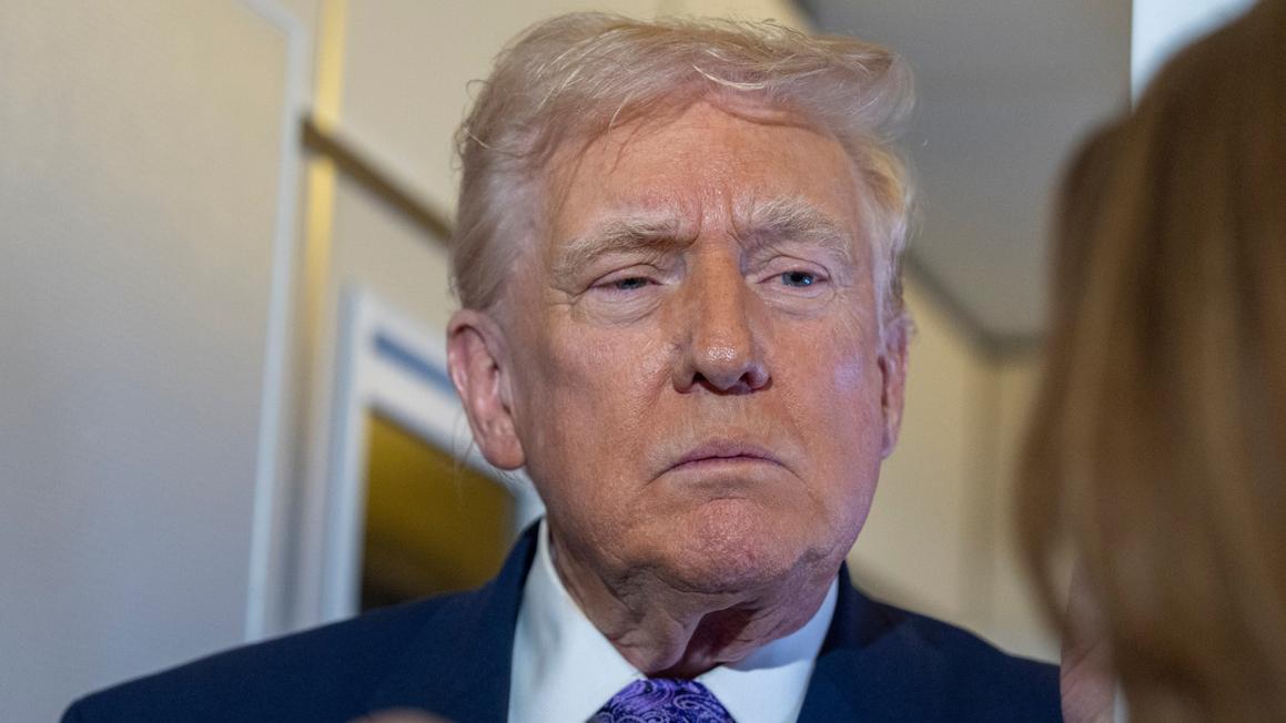 18233909 Trump Air Force one img