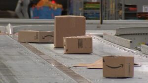 Sàn Amazon tại Vùng Vịnh California tăng gấp đôi lượng hàng dịp Cyber Monday