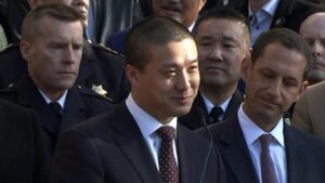 Alan Wong nhậm chức Giám sát viên Khu Sunset San Francisco mới sau biến động thu hồi và từ chức