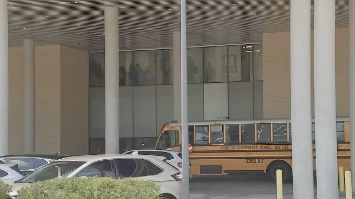 18242764 120225 ktrk hisd enrollment sw img