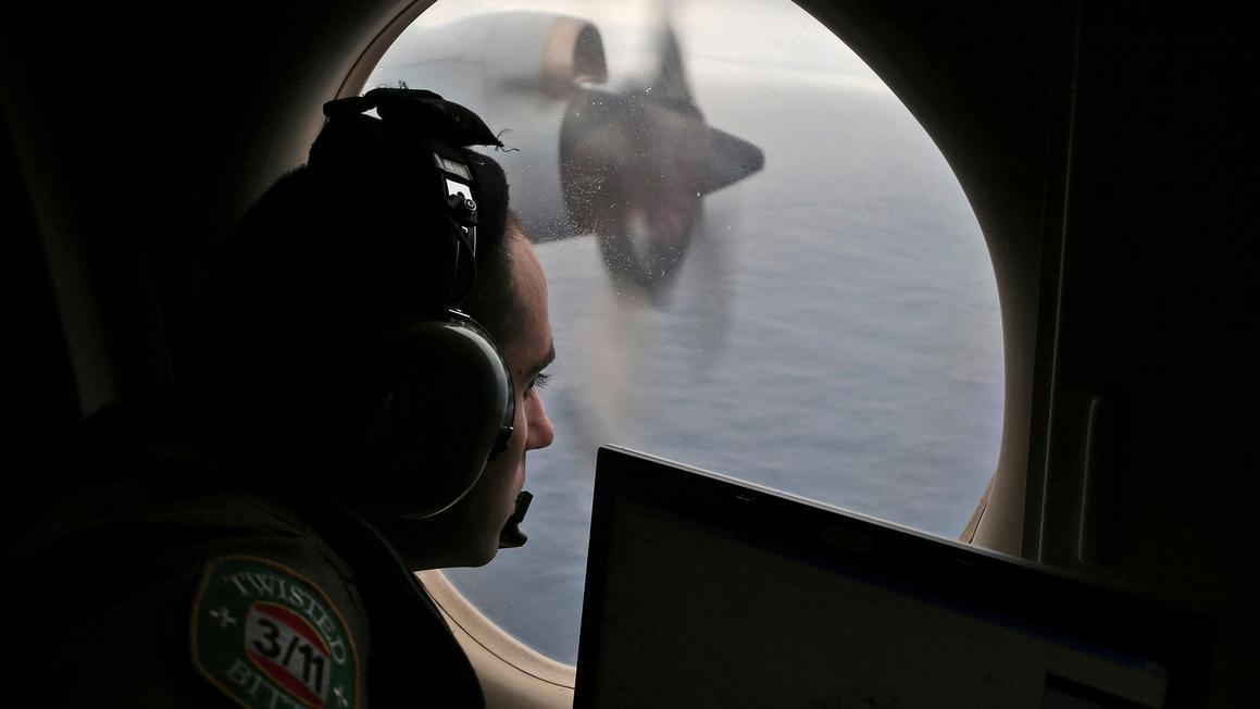 18244728 120325 cc ap mh370 search img