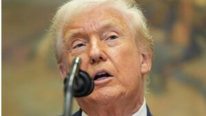 Tổng Thống Donald Trump Dự Kiến Làm Yếu Quy Chuẩn Tiêu Thụ Nhiên Liệu, Giảm Áp Lực Ô Nhiễm Xe Cộ