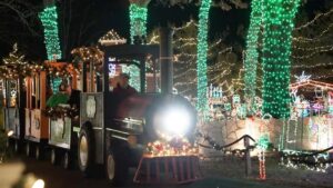 DiDonato Family Fun Center: Nơi Đón Giáng Sinh Với Tàu Hỏa Kỳ Diệu Và Ngôi Làng Ánh Sáng 3 DiDonato Family Fun Center: Nơi Đón Giáng Sinh Với Tàu Hỏa Kỳ Diệu Và Ngôi Làng Ánh Sáng