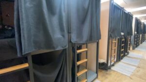 Công ty khởi nghiệp ở San Francisco với 'giường ngủ dạng kén' giá $700 mua tòa nhà trung tâm, dự kiến thêm 400 chỗ 33 Công ty khởi nghiệp ở San Francisco với ‘giường ngủ dạng kén’ giá $700 mua tòa nhà trung tâm, dự kiến thêm 400 chỗ