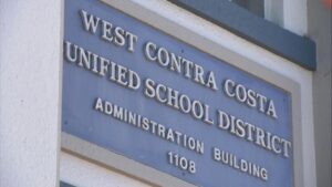 Hơn 1.500 giáo viên đình công vì thiếu nhân viên, lương thấp