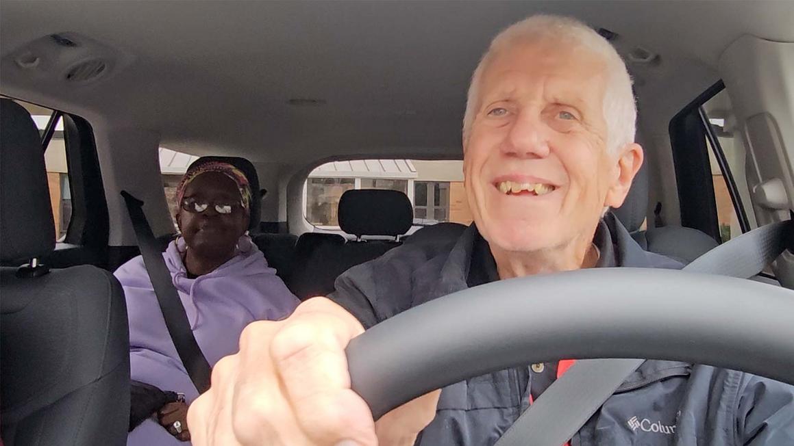 Tình nguyện viên hỗ trợ cựu chiến binh đi khám bệnh tại Delaware 1 18250025 PHILLYPROUD for 120825 wpvi DAVDRIVERS thumb