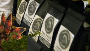 Cặp vợ chồng về hưu ở Delaware bán cà phê ý nghĩa