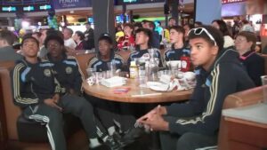 Người hâm mộ tụ tập tại Nam Philadelphia để theo dõi bốc thăm World Cup FIFA