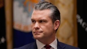 Hegseth bảo vệ các cuộc tấn công vào tàu khả nghi, nói Tổng Thống Donald Trump có thể sử dụng vũ lực