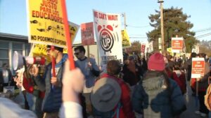 Bãi công giáo viên tại West Contra Costa tiếp diễn do bất đồng về lương bổng 4 Bãi công giáo viên tại West Contra Costa tiếp diễn do bất đồng về lương bổng