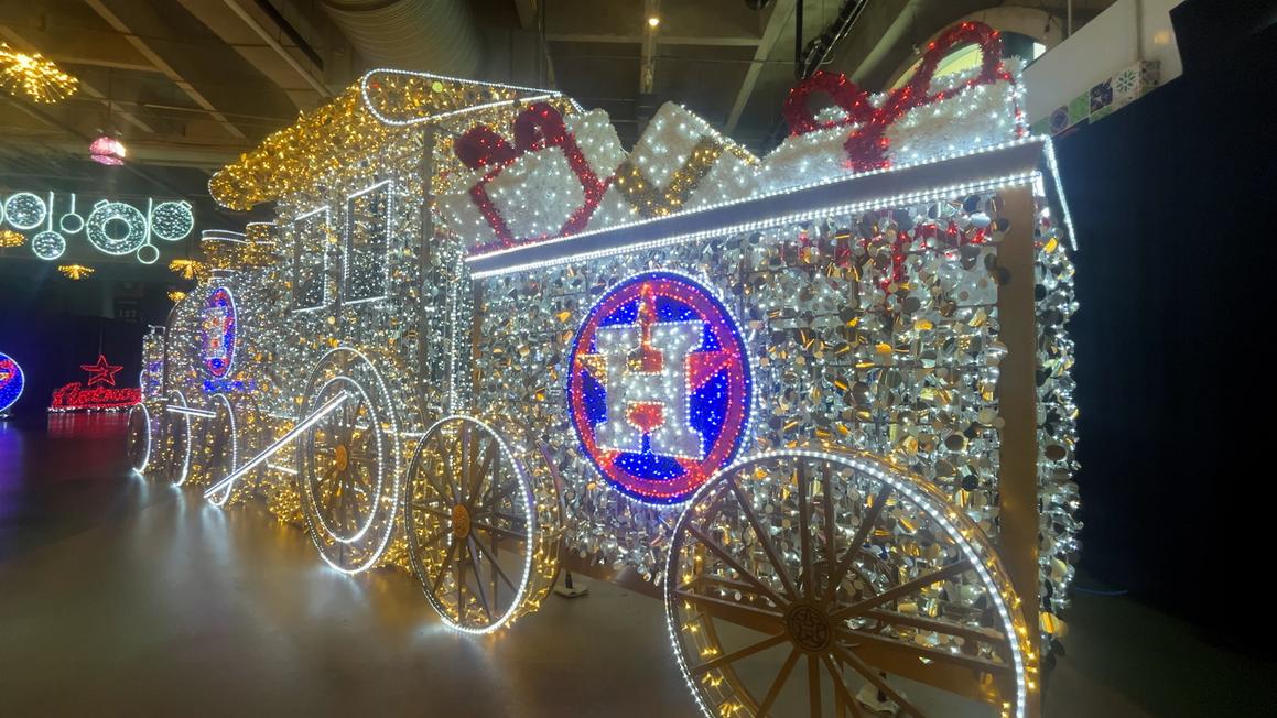 Công viên Daikin Sáng Đèn Với Trải Nghiệm Lễ Hội Mới 1 18265155 120825 localish LSH9117 ASTROSLIGHTUPTHEPARK KTRK vid