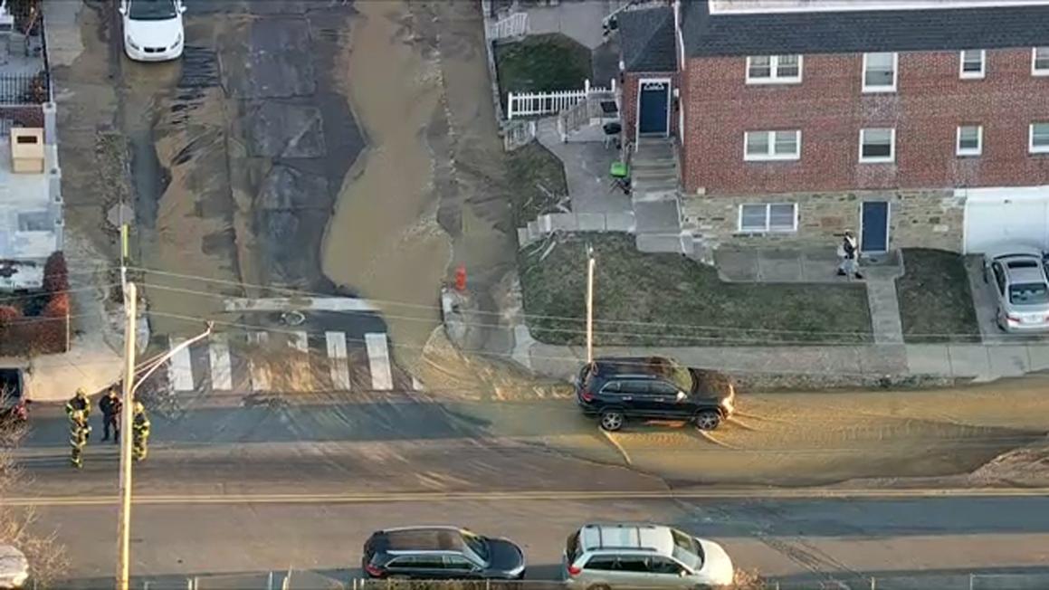 Vỡ đường ống nước gây ngập lụt tại khu Oxford Circle, Philadelphia 1 18267246 120925 wpvi water main break oxford circle thumb img