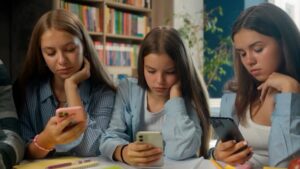 Nước Mỹ có nên học theo Úc cấm trẻ em dùng mạng xã hội? 12 Nước Mỹ có nên học theo Úc cấm trẻ em dùng mạng xã hội?