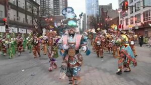 Diễu hành Mummers được vinh danh là sự kiện lễ hội hàng đầu nước Mỹ 2 Diễu hành Mummers được vinh danh là sự kiện lễ hội hàng đầu nước Mỹ
