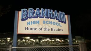 Học sinh trung học San Jose tạo hình 'Vạn tự' gây phẫn nộ 33 Học sinh trung học San Jose tạo hình ‘Vạn tự’ gây phẫn nộ