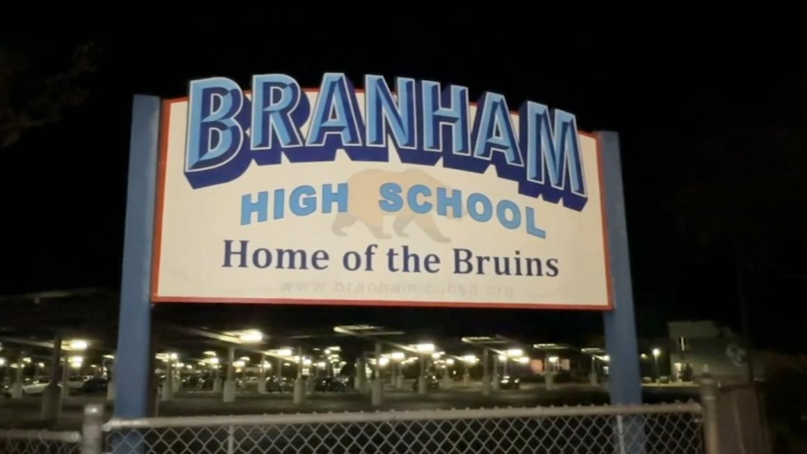 Học sinh trung học San Jose tạo hình 'Vạn tự' gây phẫn nộ 1 18275259 121125 kgo branham hs investigation img