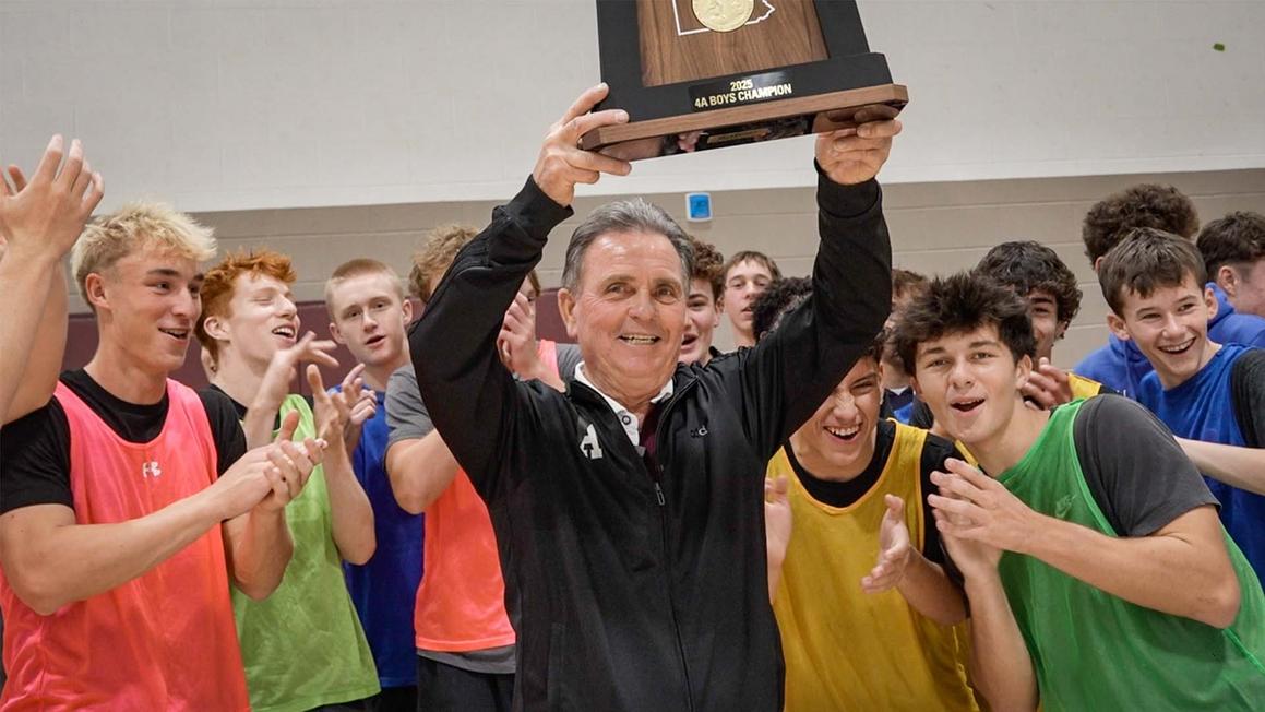 Huấn luyện viên bóng đá Abington về hưu sau khi vô địch tiểu bang 1 18276453 PHILLYPROUD for 121525 wpvi SOCCERCOACH thumb