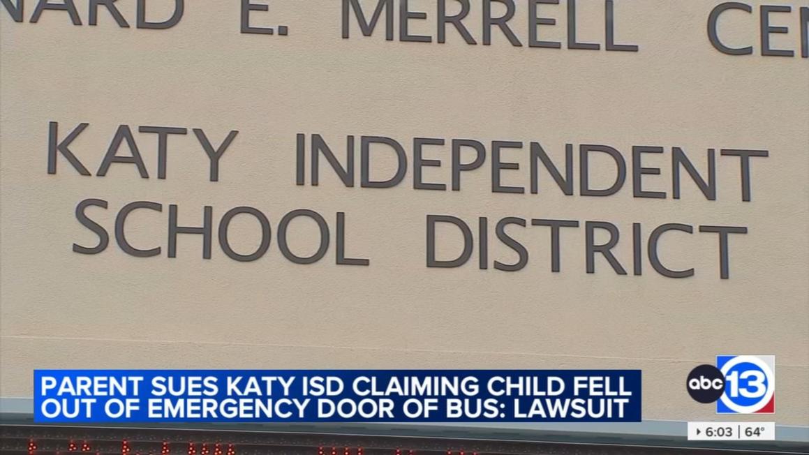 Phụ huynh kiện Katy ISD vì con bị ngã khỏi cửa xe buýt 1 18277289 121125 ktrk ewn bwi katy isd child falls off bus lawsuit irios vid