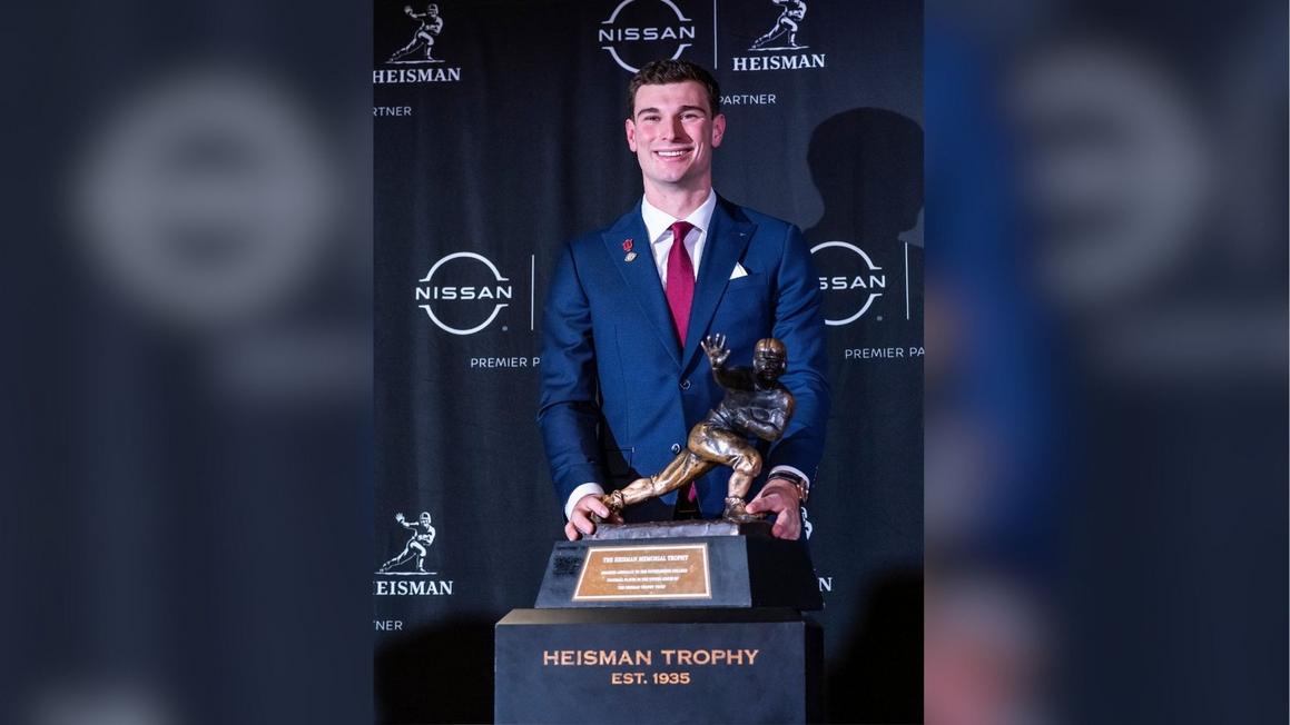 Cựu cầu thủ Fernando Mendoza của U.C. Berkeley đoạt giải Heisman Trophy 1 18284525 121325 kgo fernando mendoza img