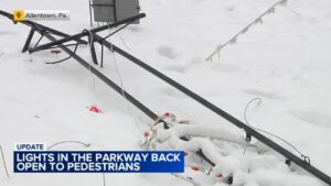 Điểm trình diễn ánh sáng Giáng Sinh mở cửa lại sau khi bị phá hoại 33 Điểm trình diễn ánh sáng Giáng Sinh mở cửa lại sau khi bị phá hoại