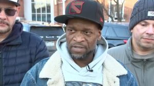 Cảnh sát bị sa thải vì suy thận, mất quyền lợi sức khỏe 9 Cảnh sát bị sa thải vì suy thận, mất quyền lợi sức khỏe