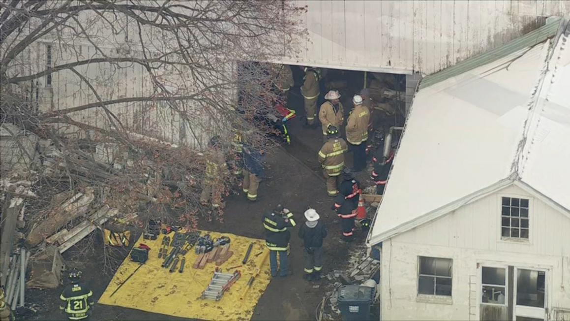 Sập một phần chuồng trại, lực lượng cứu hộ khẩn trương ứng cứu tại hạt Chester 1 18295323 121725 wpvi chester county barn collapse 12pm video vid