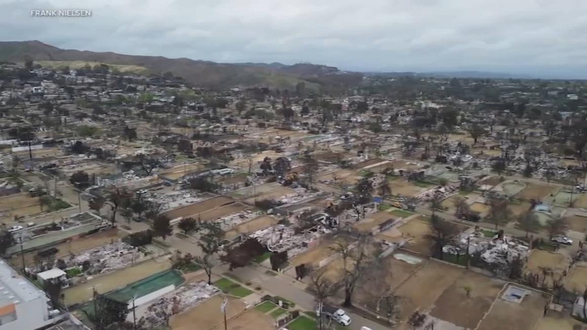 Chủ nhà California gặp khó sau một năm hỏa hoạn, đối diện thách thức bảo hiểm 1 18296556 121725 kgo ca wildfire aftermath img