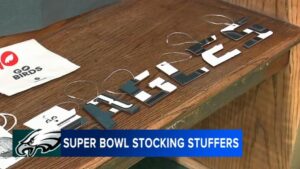Quà tặng độc đáo cho người hâm mộ Eagles: Từ vật liệu Super Bowl