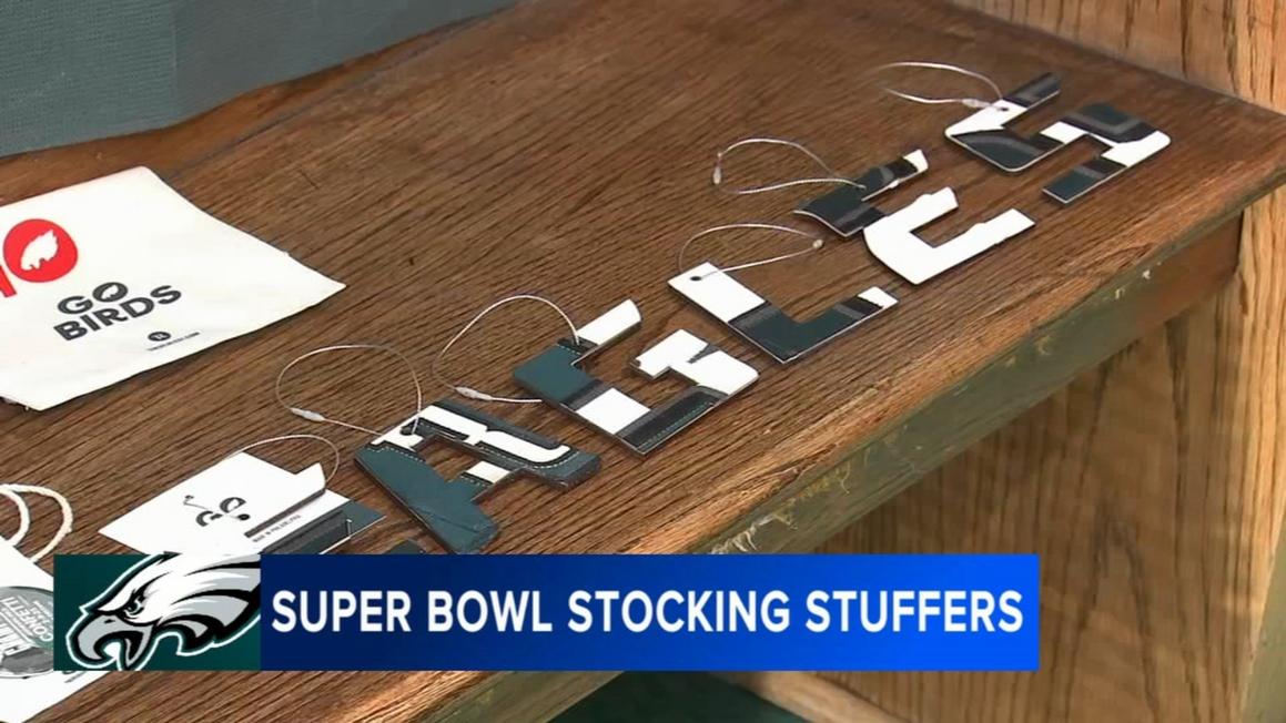 18302858 121825 wpvi eagles xmas gifts vid CC vid