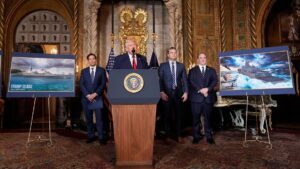 Tổng Thống Donald Trump cho biết Hoa Kỳ 'tấn công' một cơ sở gần bờ biển, nơi tàu thuyền buôn lậu ma túy 'bốc hàng' 33 Tổng Thống Donald Trump cho biết Hoa Kỳ ‘tấn công’ một cơ sở gần bờ biển, nơi tàu thuyền buôn lậu ma túy ‘bốc hàng’